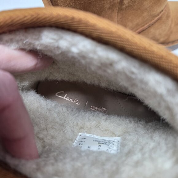 Clarks Womens 6 Boots Winter Suede Faux Fur Short Cognac Brown Drafty Day Comfy - Picture 9 of 10